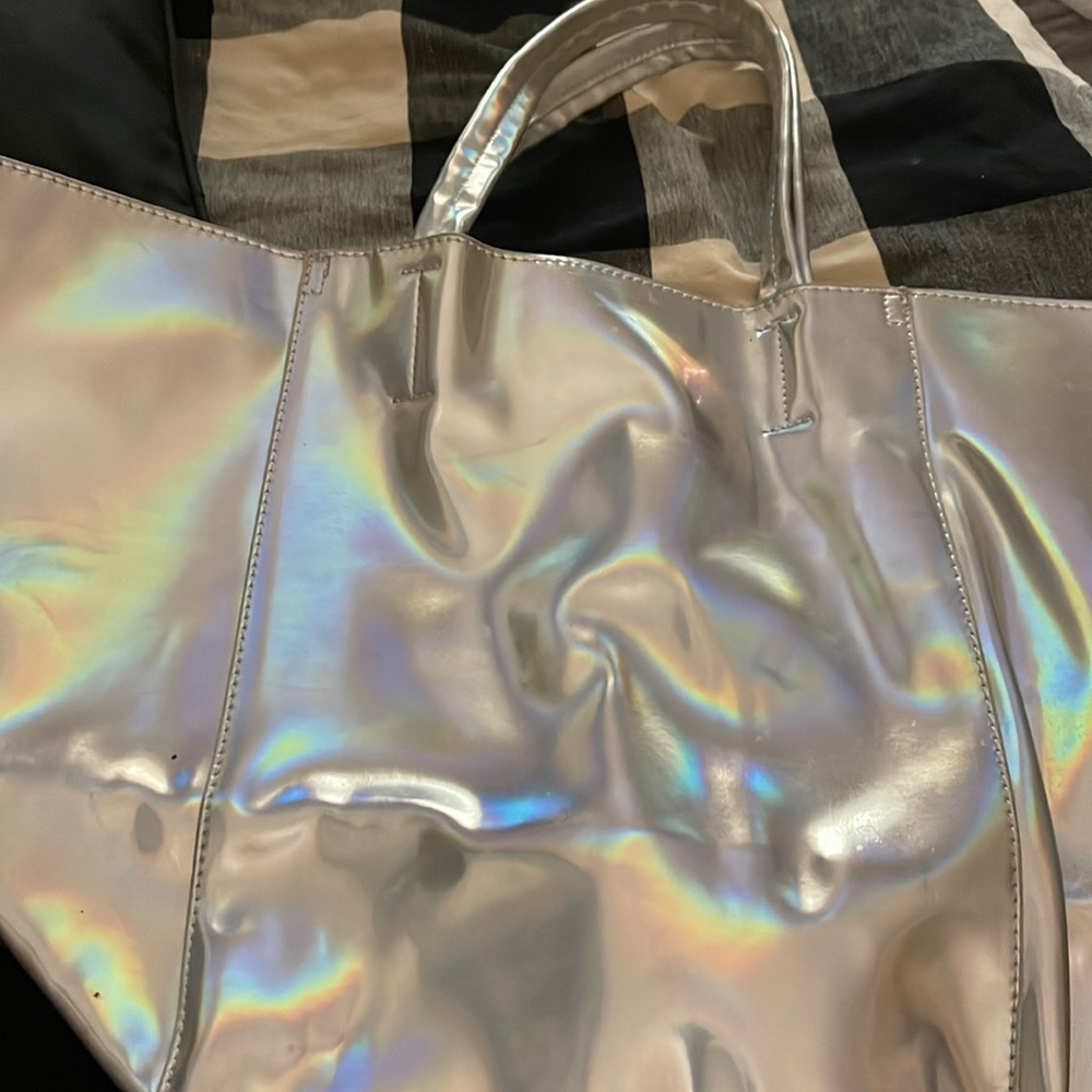 Holographic tote